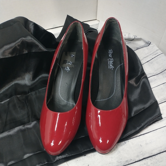Rose Petals Woman's SZ 12W by Walking Cradles Cap Toe Red Heels Patent Leather - Picture 4 of 13